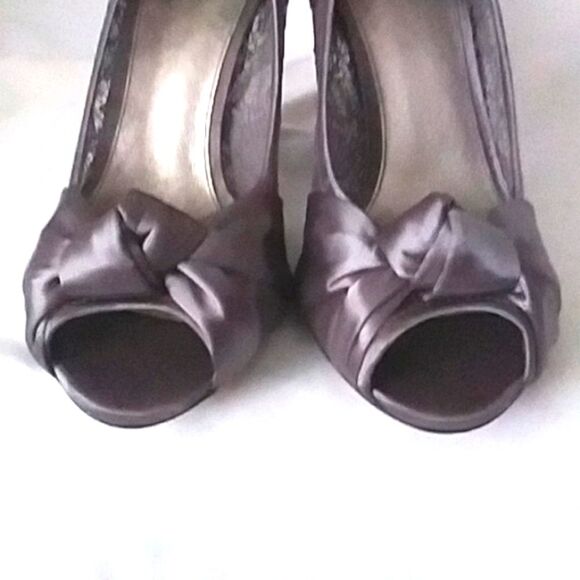 Adrianna Papell Francesca Peep Toe Pumps Steel Gray Lace Satin Knot size 8 - Picture 6 of 13